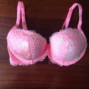NWT Victoria’s Secret Dream Angels Bra! 🌺